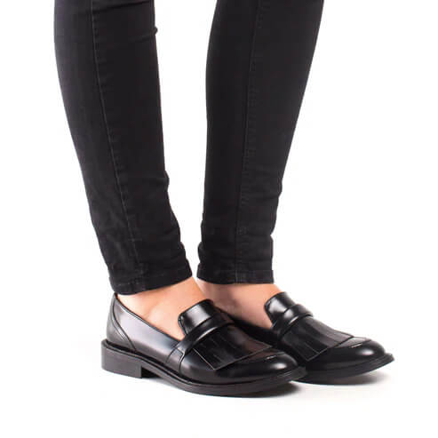 Image from NAE Vegan Shoes website for the vegan leather shoes article